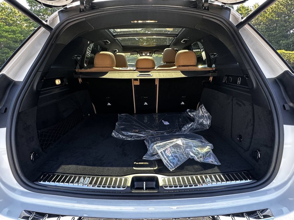 New 2026 MANUFAKTUR Moonlight White Metallic Mercedes-Benz GLE 450 image 21