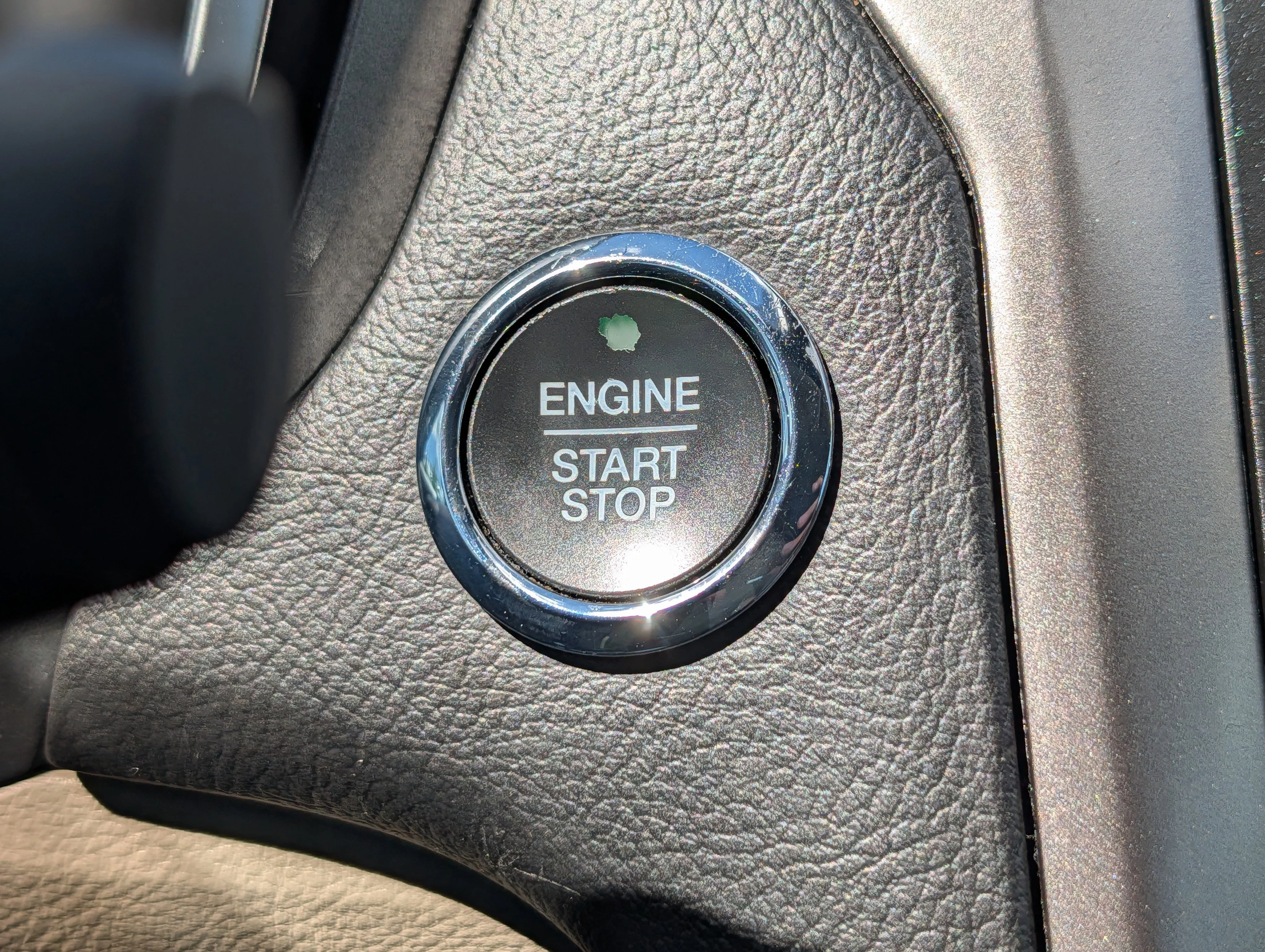 Used 2019 Magnetic Metallic Ford SE image 29