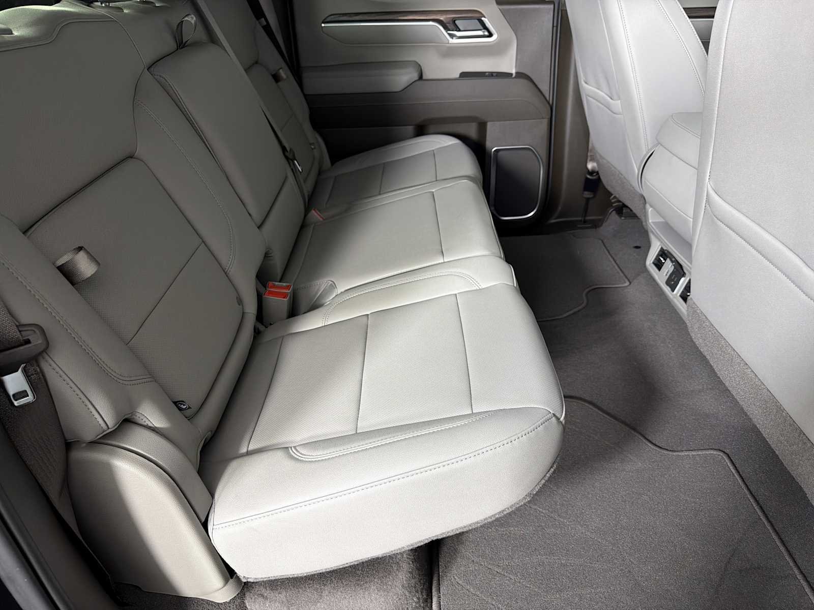 2026 GMC Sierra 1500 SLT - Photo 13