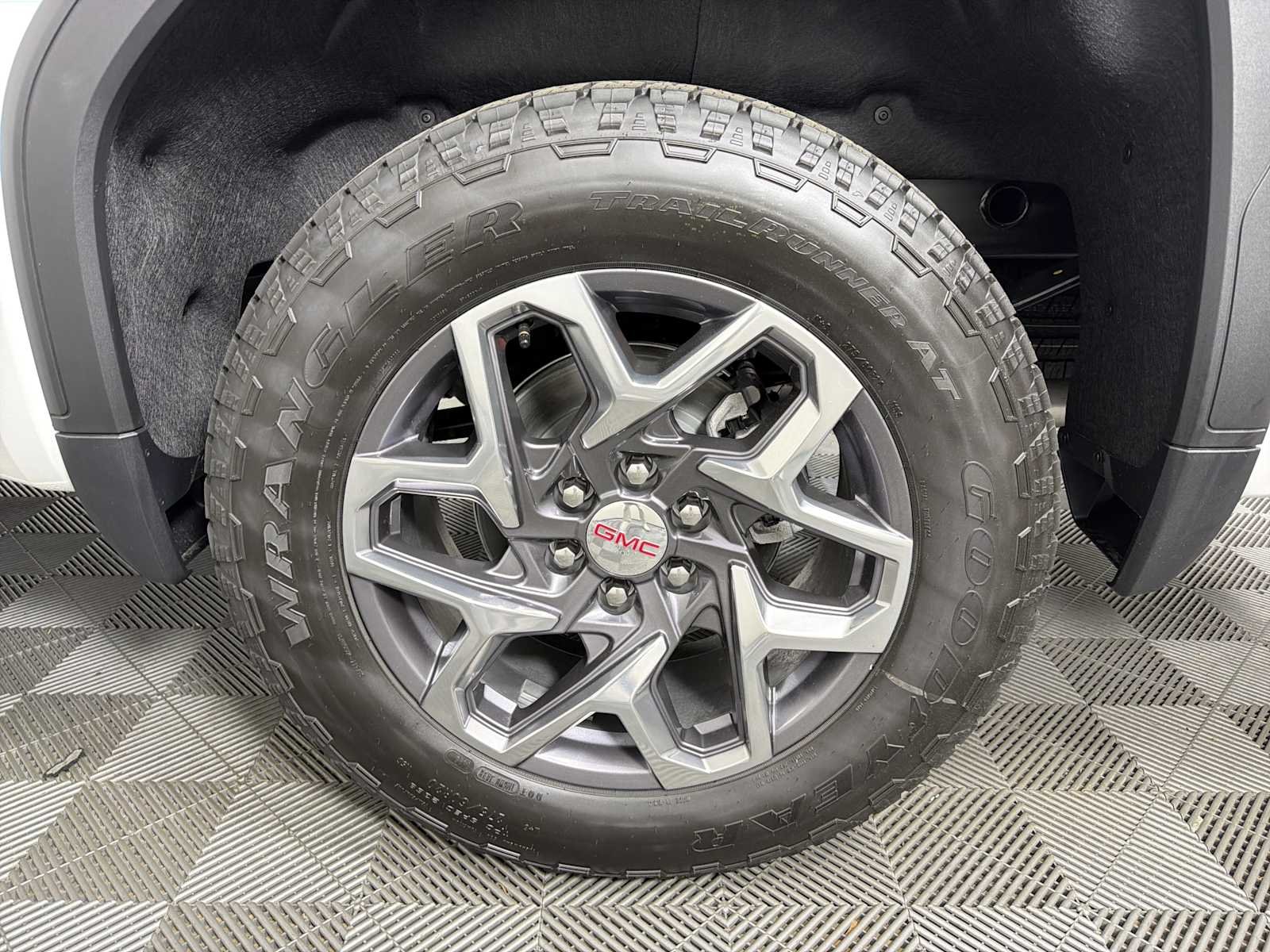 2026 GMC Sierra 1500 SLT - Photo 17