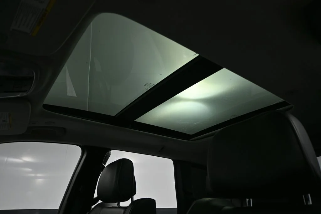 Used 2021 Off-white Jeep Summit image 29