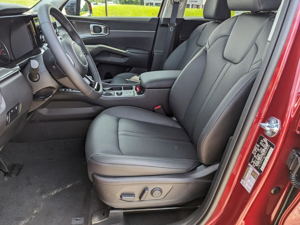 New 2023 RED Kia S FWD image 10