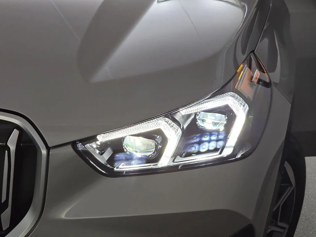 Used 2025 Silver Metallic BMW xDrive28i image 32