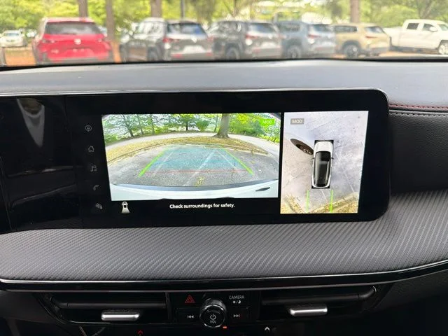 Used 2025 White Nissan SR image 16