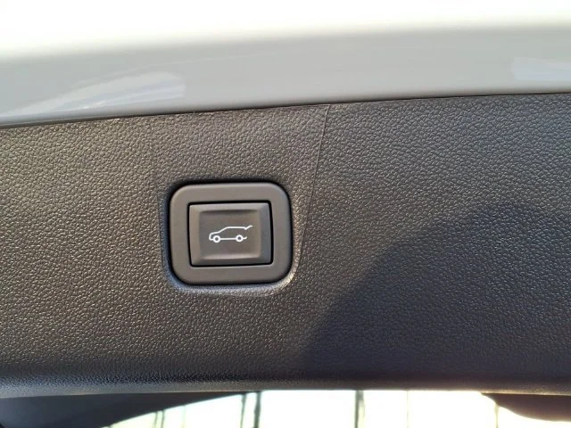 Used 2026 Summit White Chevrolet 2LT image 6