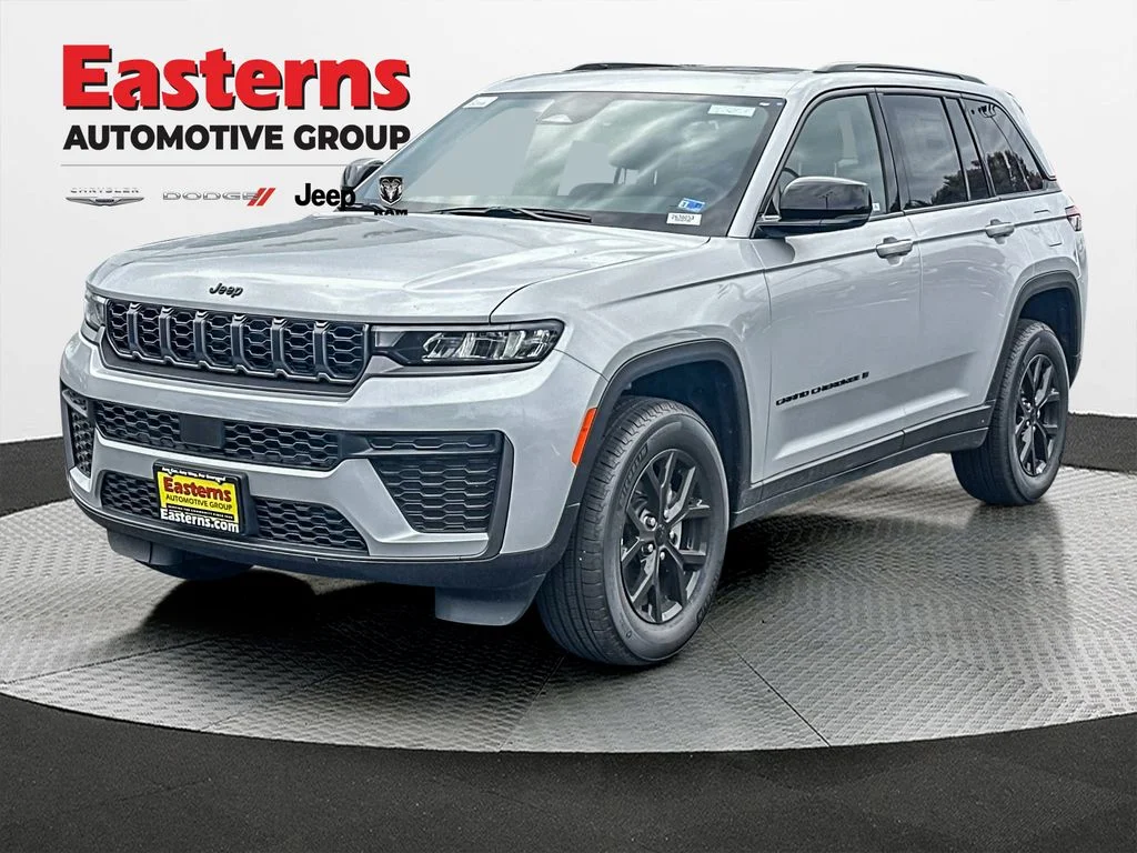 New 2026 Silver Zynith Exterior Paint Jeep Altitude image 1