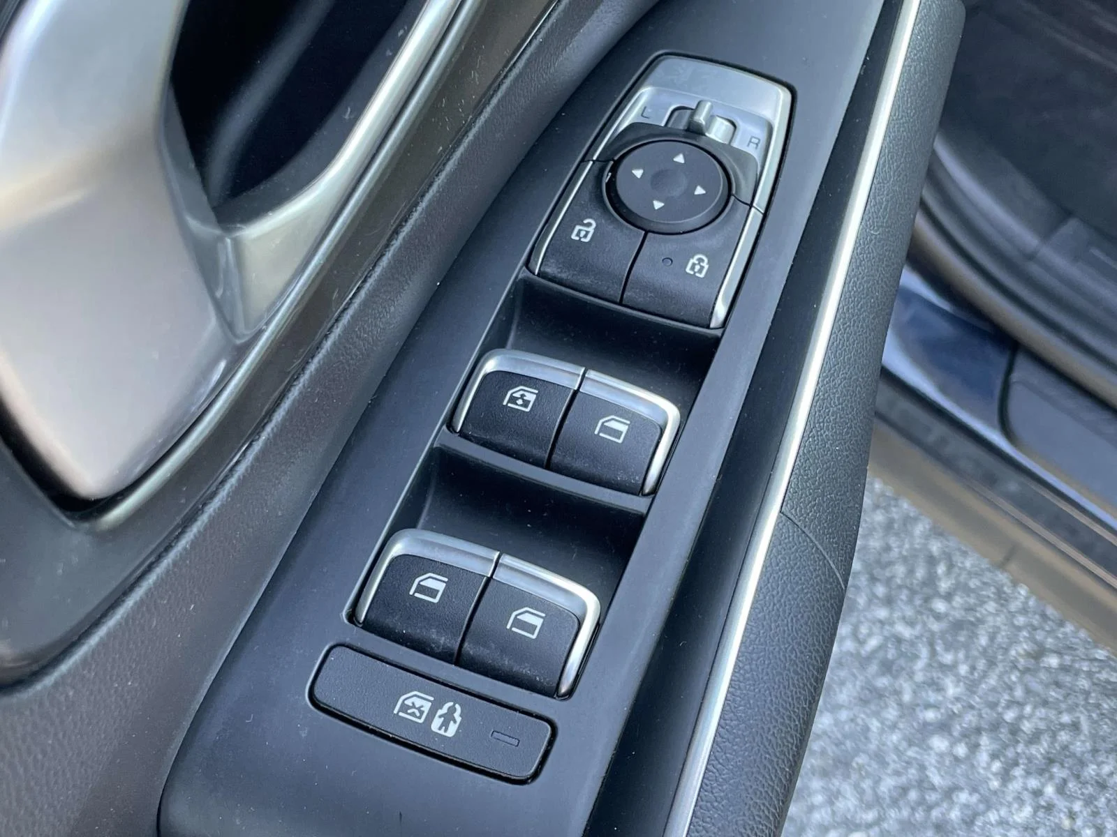 Used 2022 Gravity Blue Kia EX image 5
