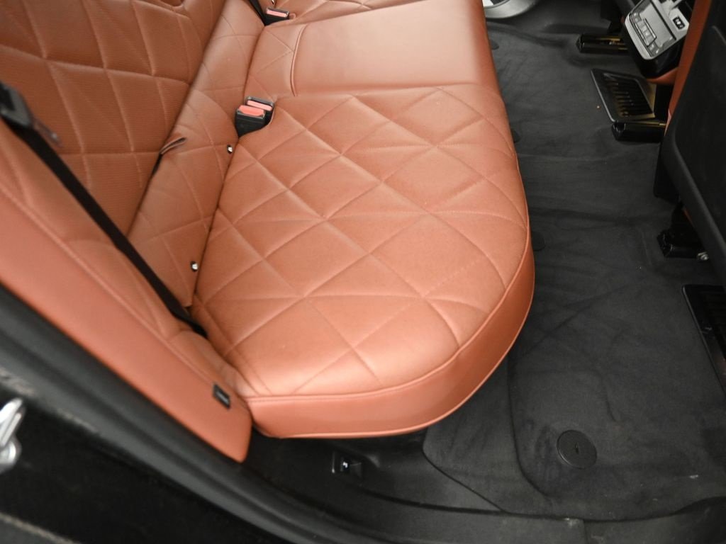 2023 BMW IX - Image 28