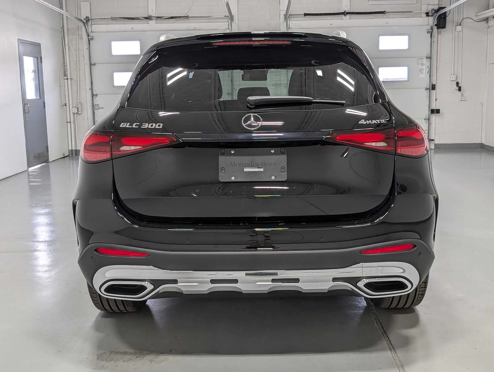 New 2026  Mercedes-Benz GLC 300 image 8