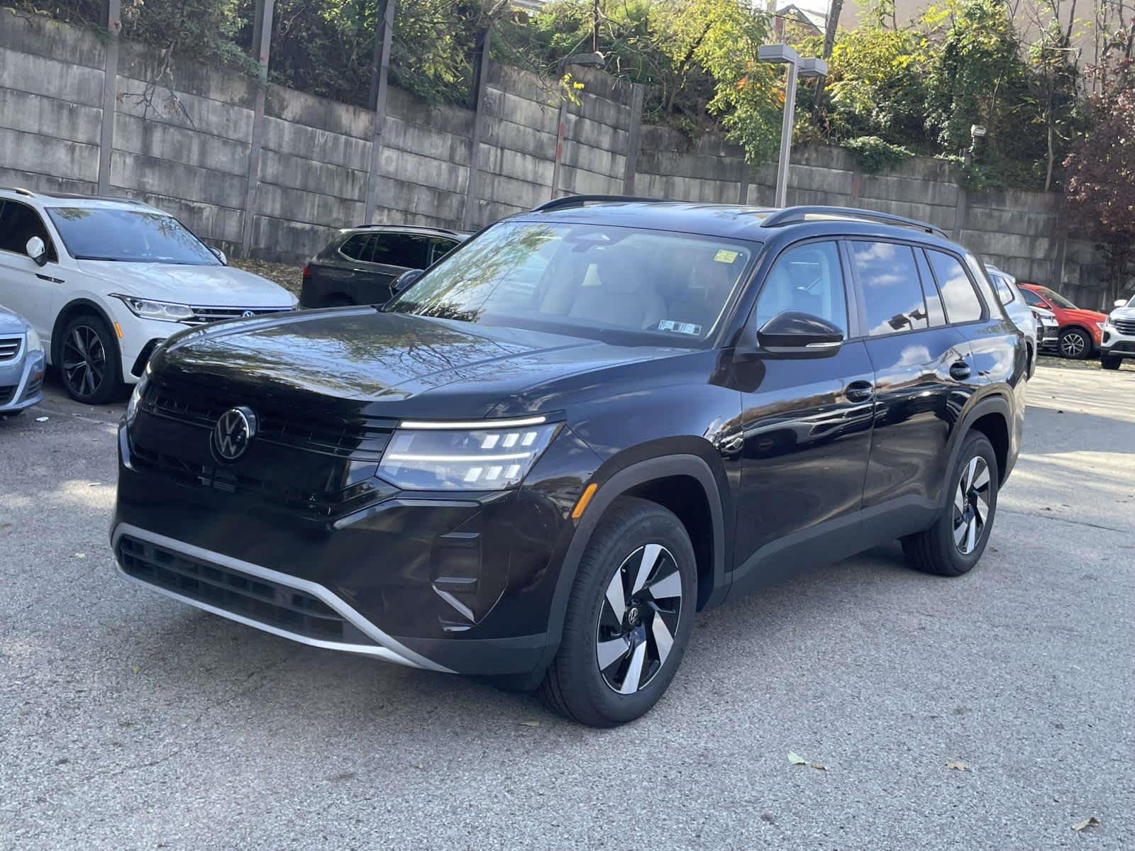 New 2027 DEEP BLACK PEARL Volkswagen SE image 11