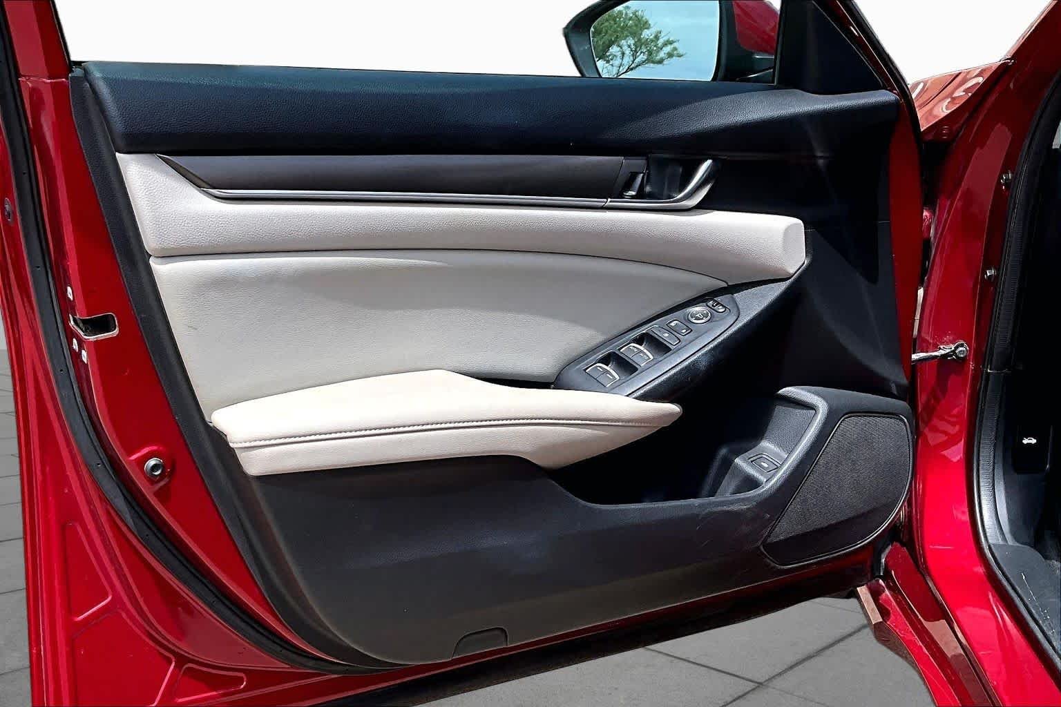 Used 2018 Radiant Red Metallic Honda LX 1.5T image 22