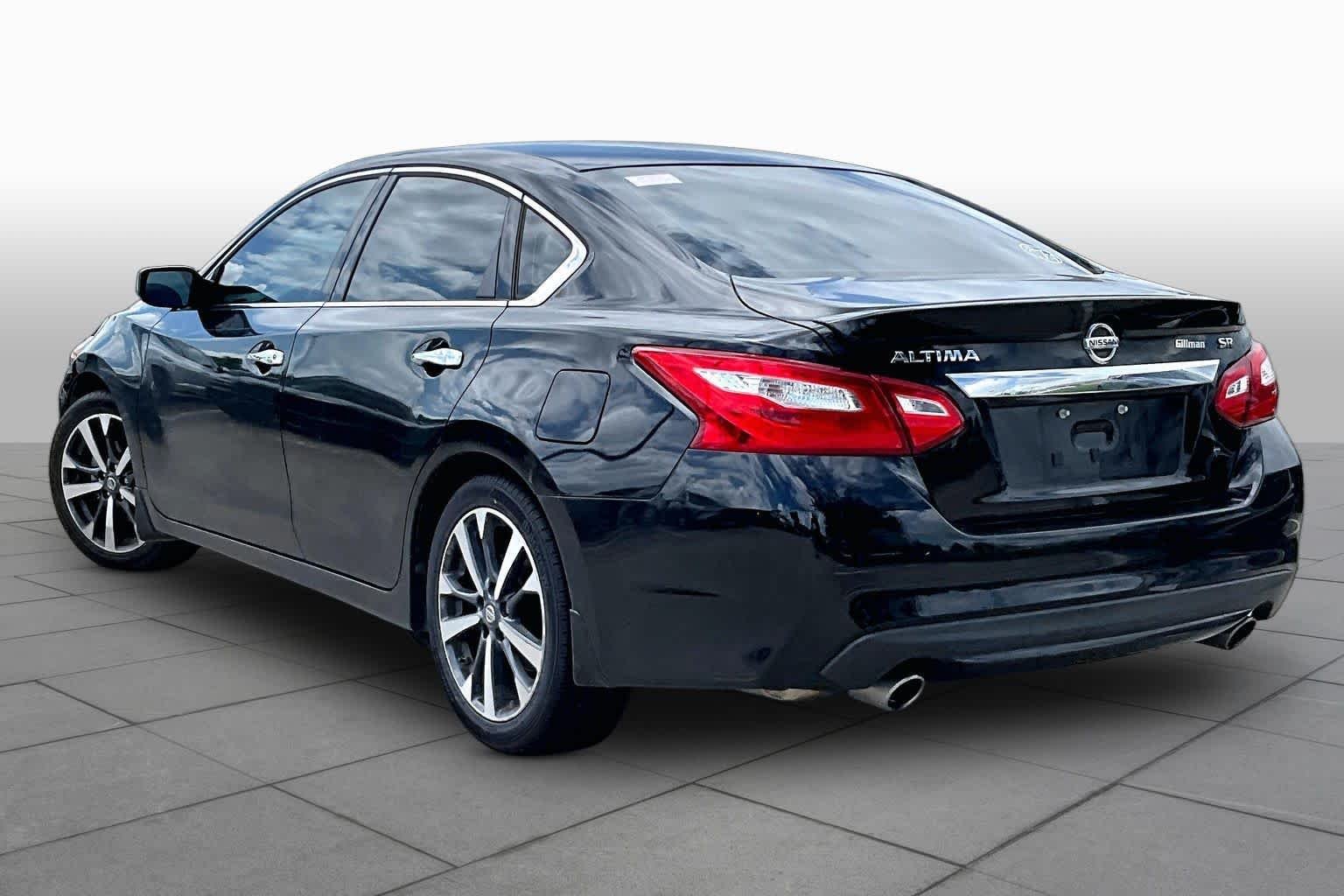 Used 2016 Super Black Nissan 2.5 SR image 11
