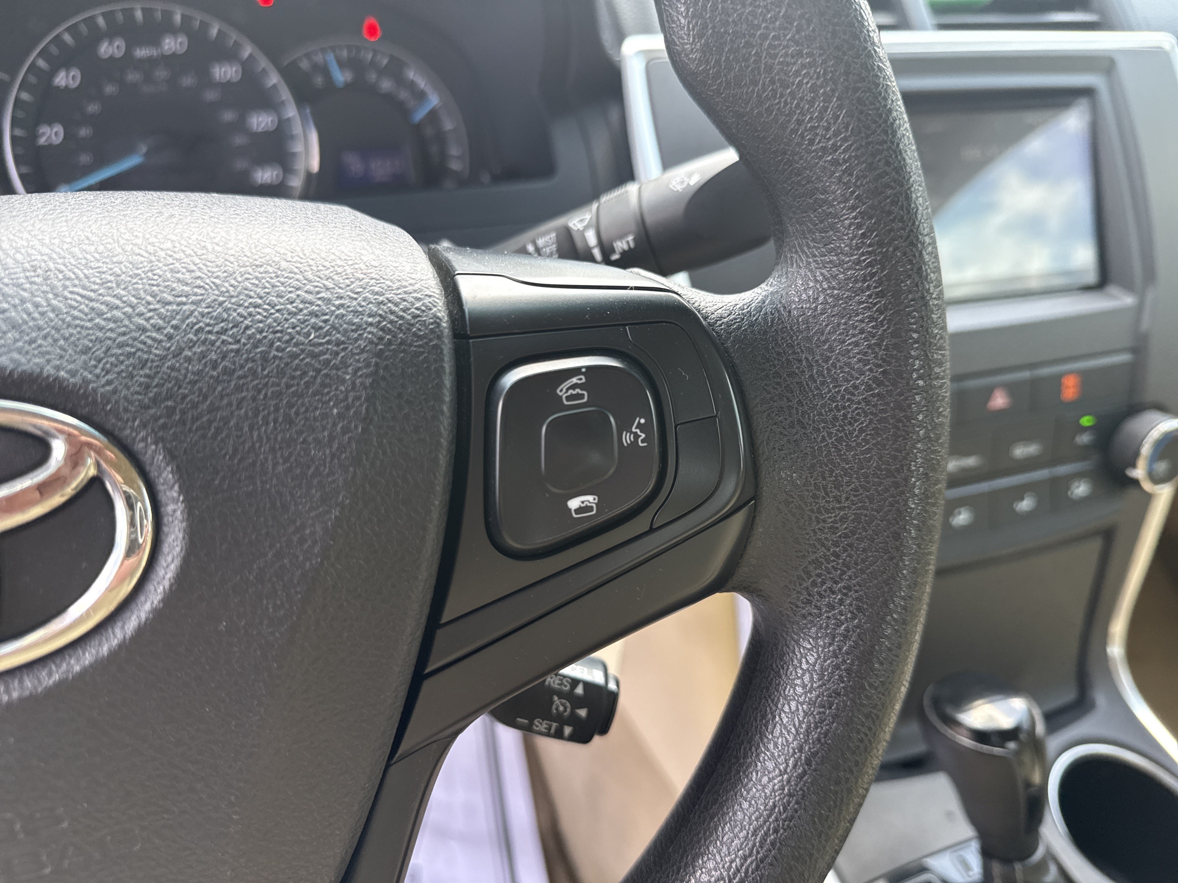 Used 2015 Gold Toyota LE image 23