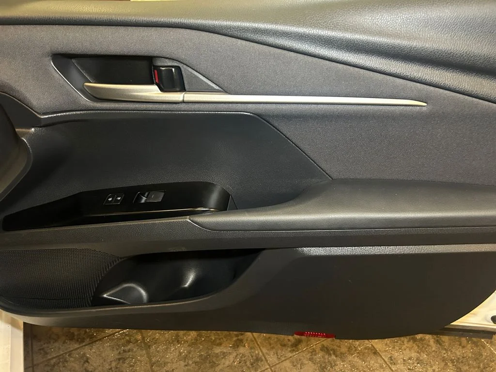 Used 2025 Ice Toyota LE image 16