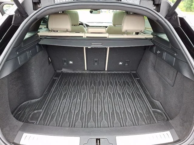 Used 2018  Land Rover SE R-Dynamic image 28