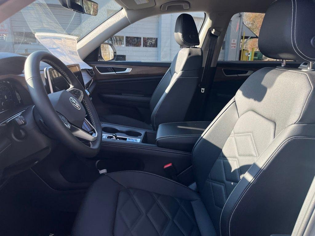 New 2026 Opal White Pearl Volkswagen 2.0T SE image 3