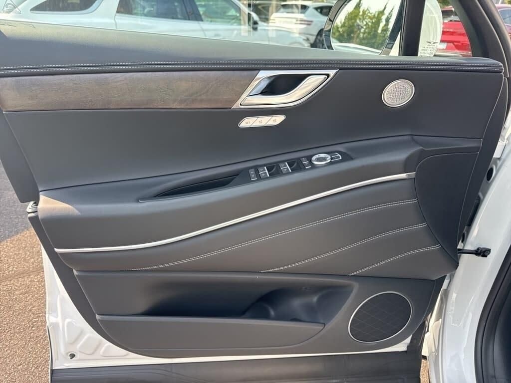 New 2026 White Genesis 2.5T image 17