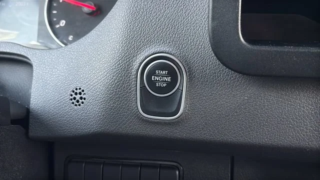 Used 2025  Mercedes-Benz NA image 28