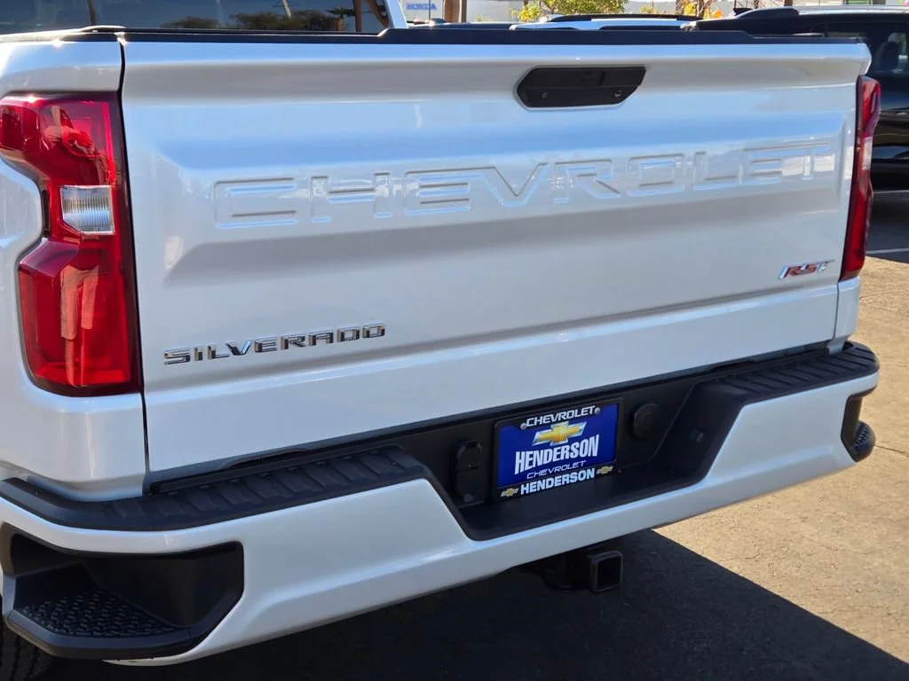 Used 2022 Iridescent Pearl Tricoat Chevrolet RST image 5