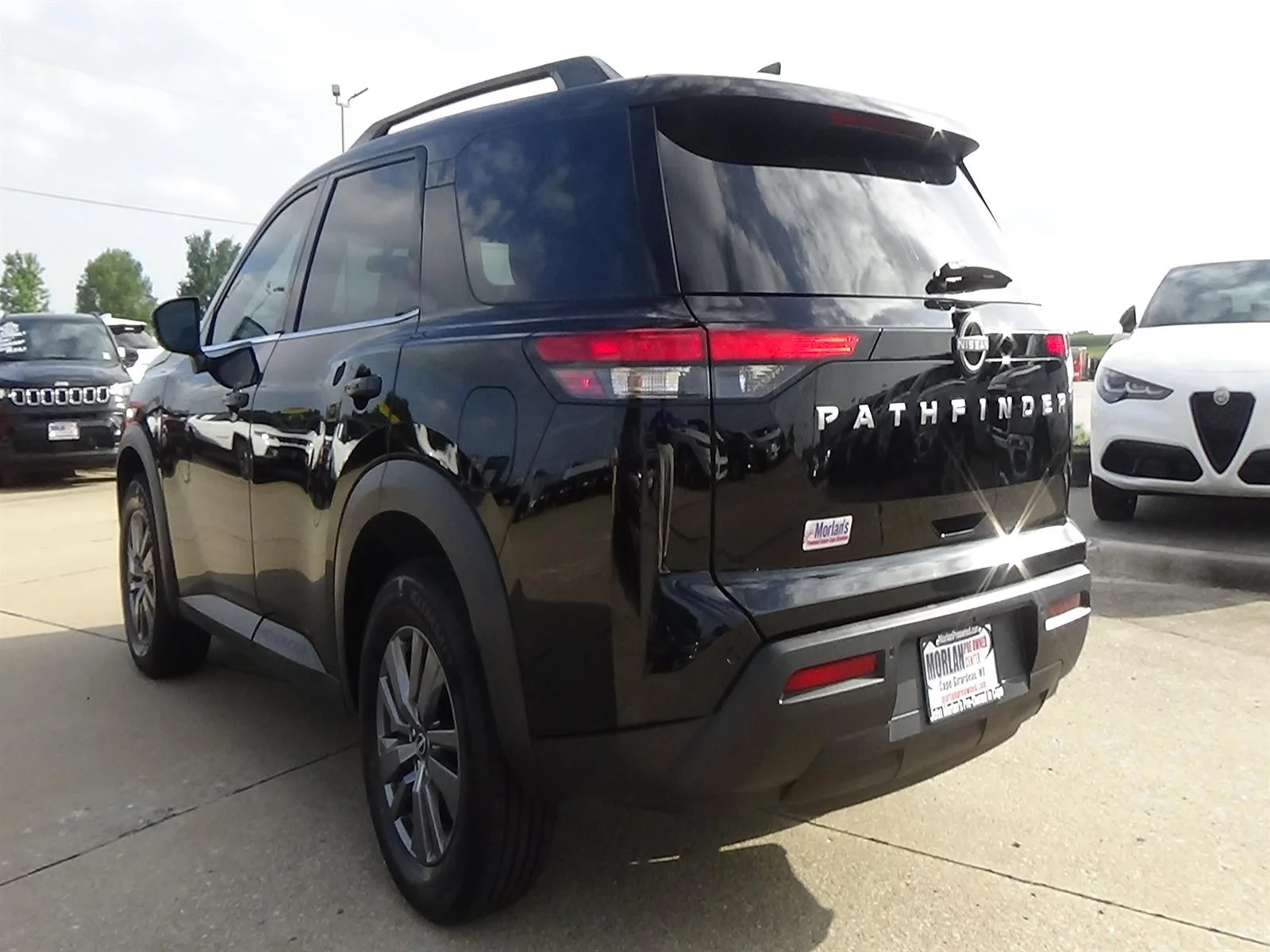Used 2025 Super Black (kh3) Nissan SV image 8