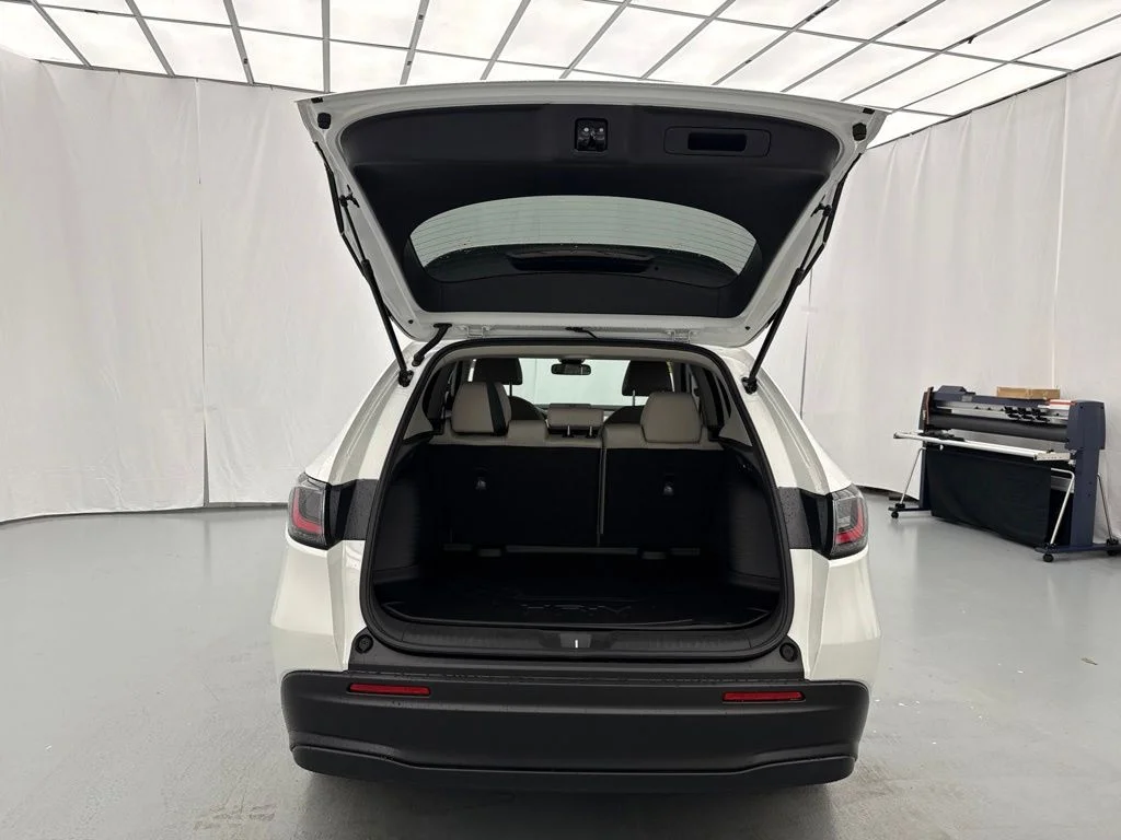 New 2027 Platinum White Pearl Honda LX image 10