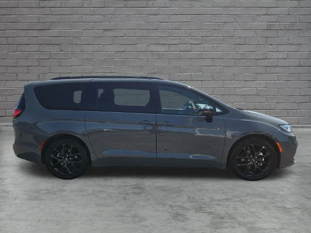 Used 2025 Gray Chrysler Limited image 7