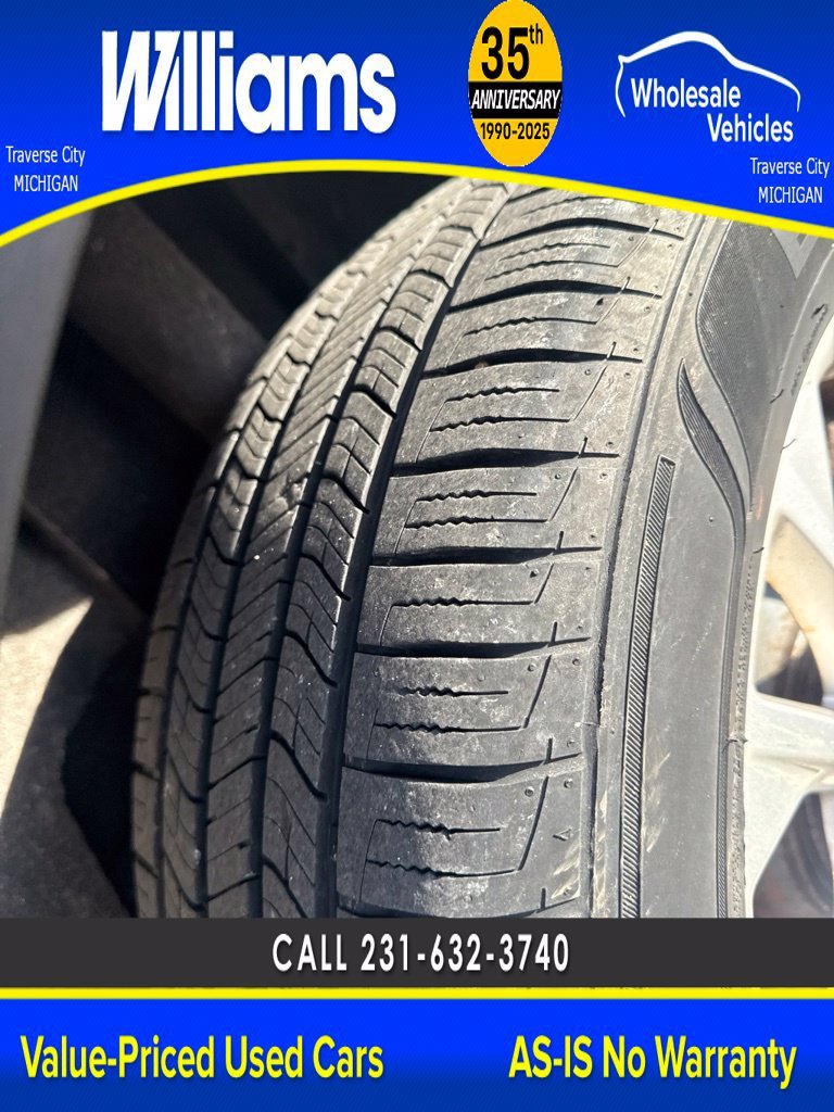 Used 2019  Ford SE image 25
