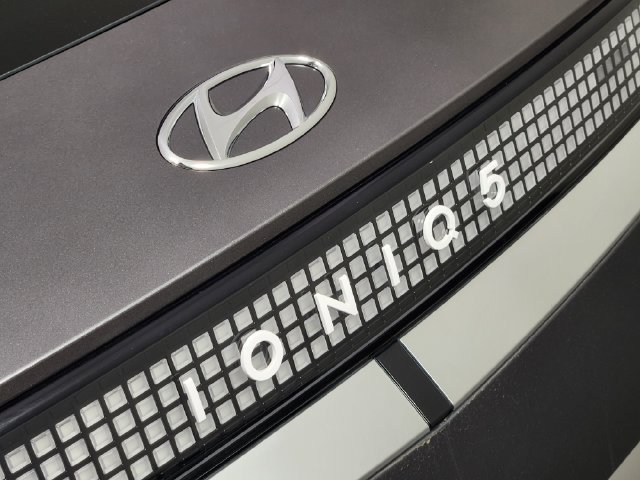 2024 Hyundai IONIQ 5 Limited - Photo 9