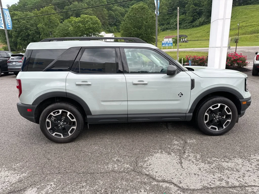 Used 2023 Green Ford Outer Banks image 6
