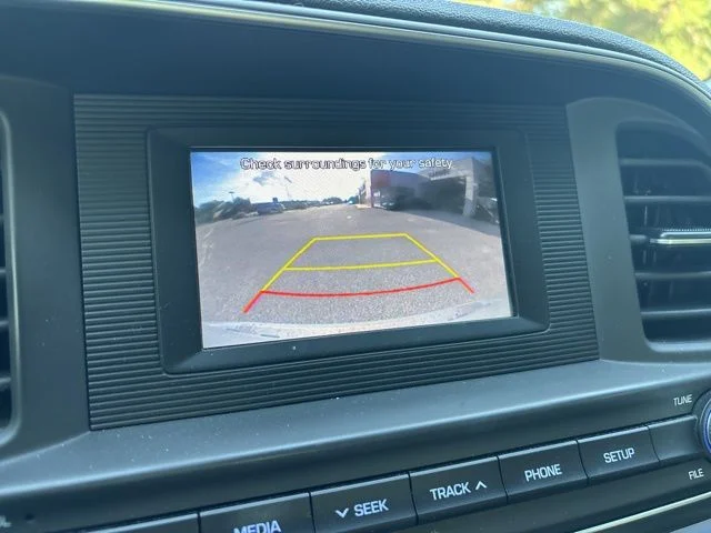 Used 2019 Silver Hyundai SE image 13