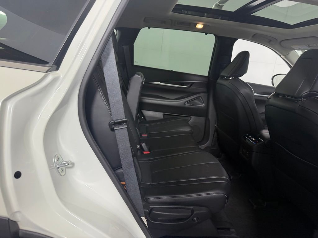 Used 2023 White INFINITI Sensory image 26