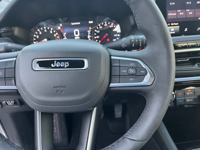 Used 2026 Silver Jeep Latitude image 19