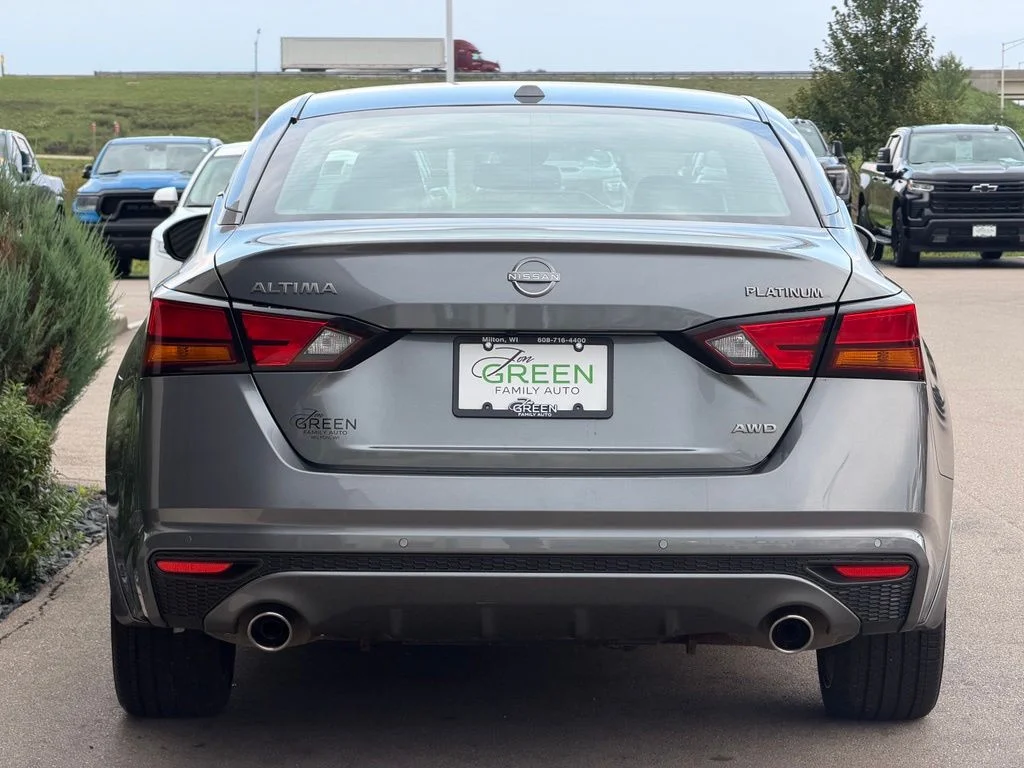 Used 2023 Gray Nissan Platinum image 8