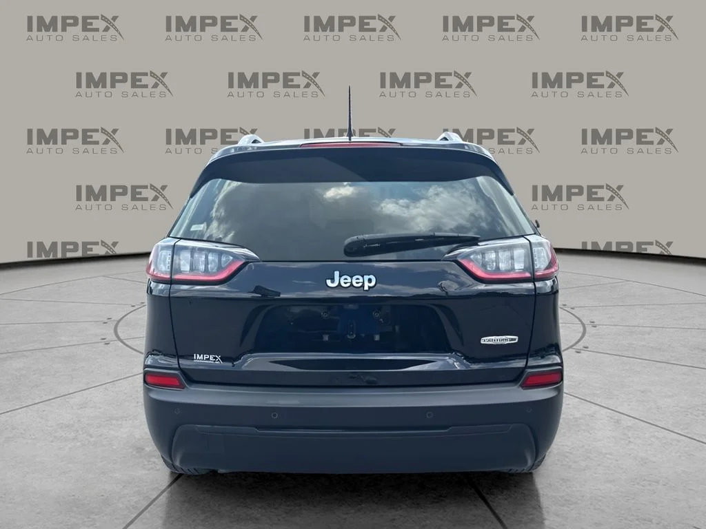 Used 2021 Black Jeep Latitude Plus image 4