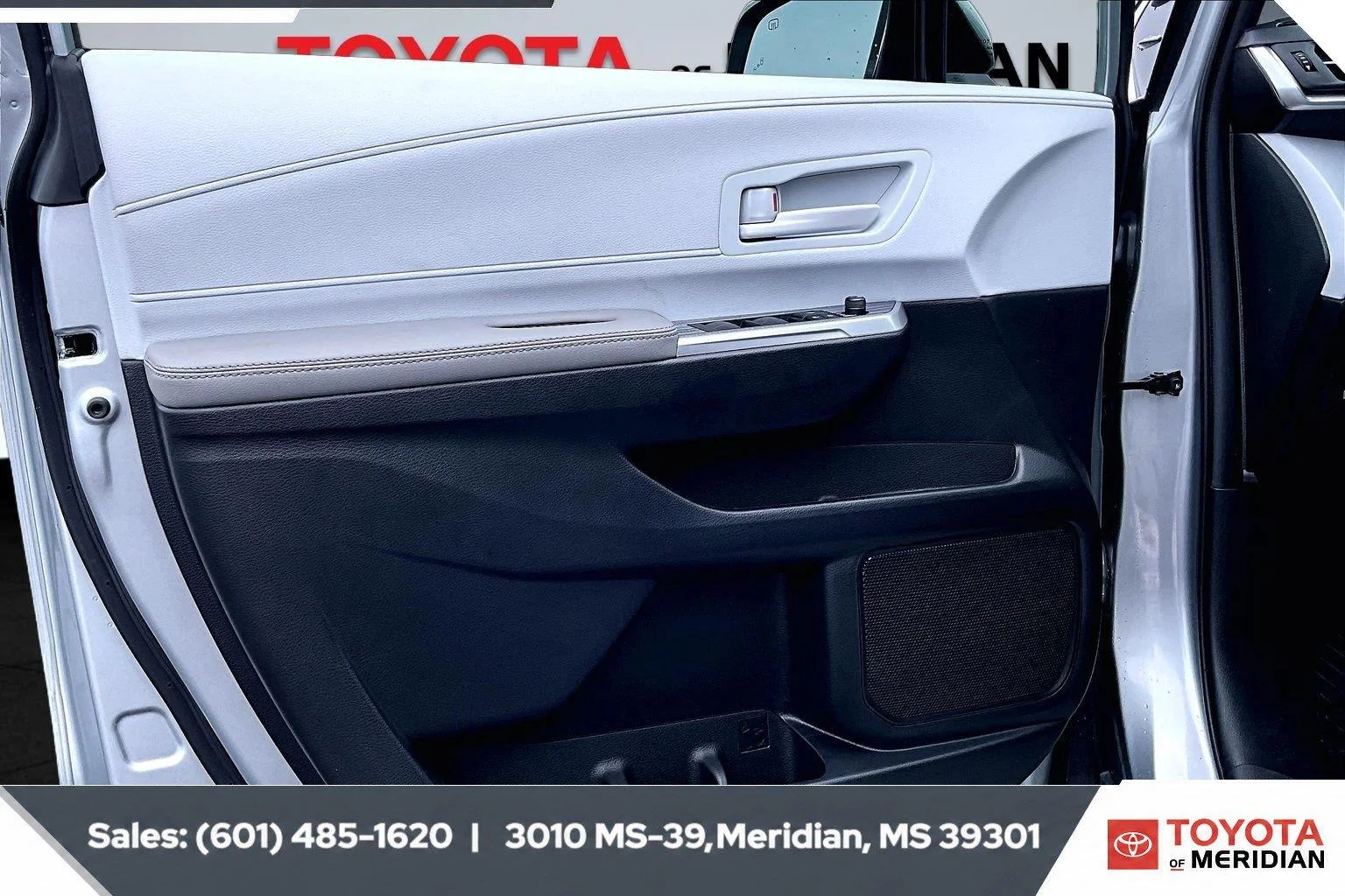 Used 2025 Celestial Silver Metallic Toyota LE 8-Passenger image 17