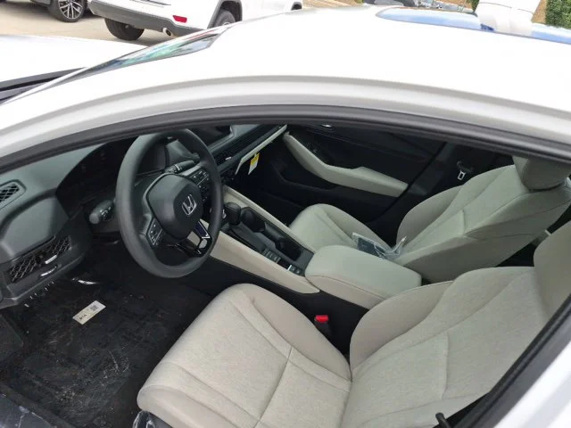 New 2026 Platinum White Pearl Honda SE image 17
