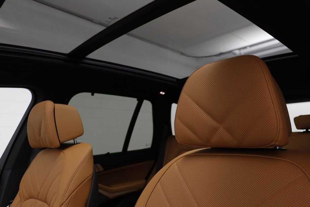 New 2026 Mineral White Metallic BMW xDrive40i image 14