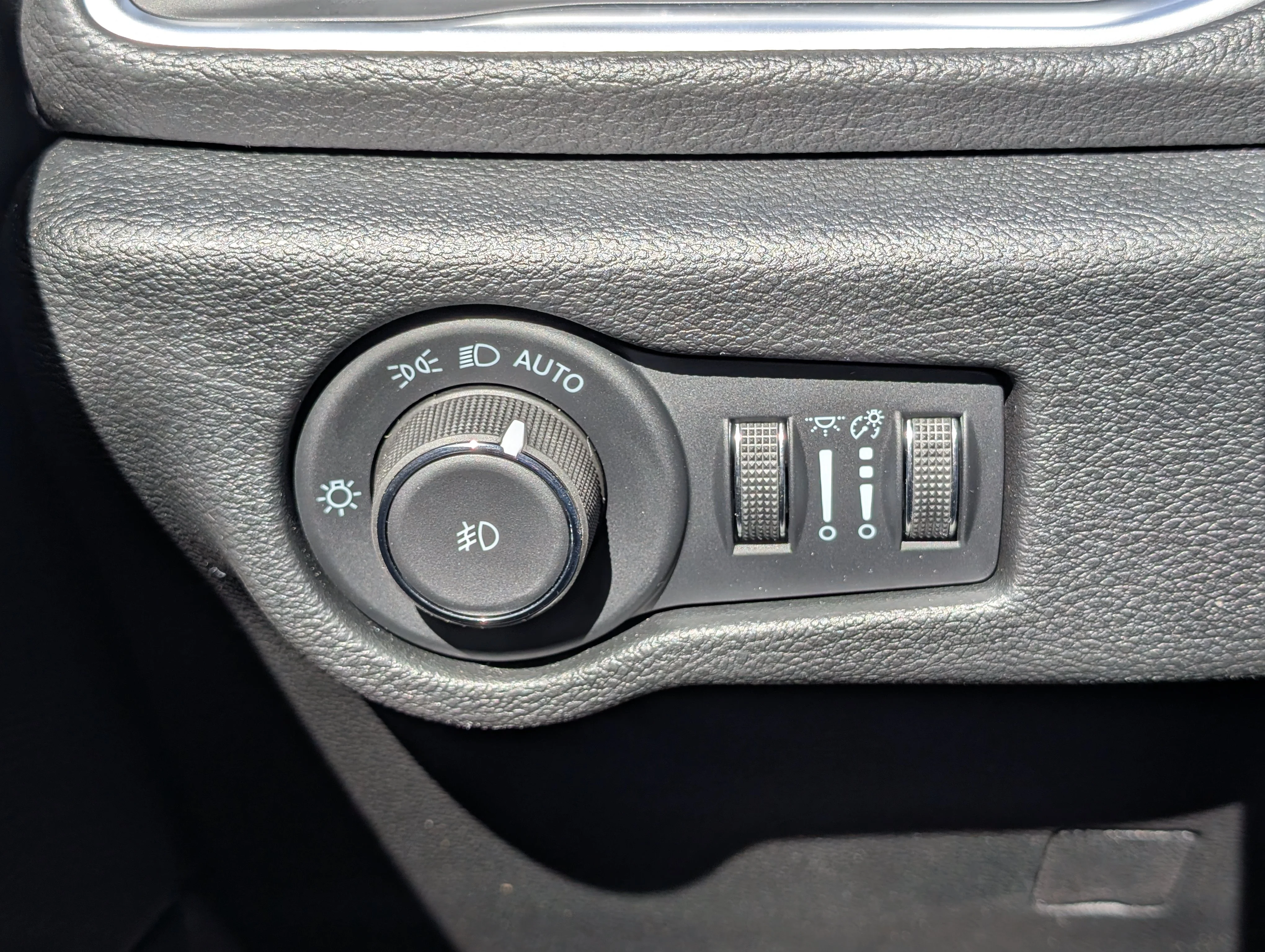 New 2026 Bright White Chrysler Limited image 29