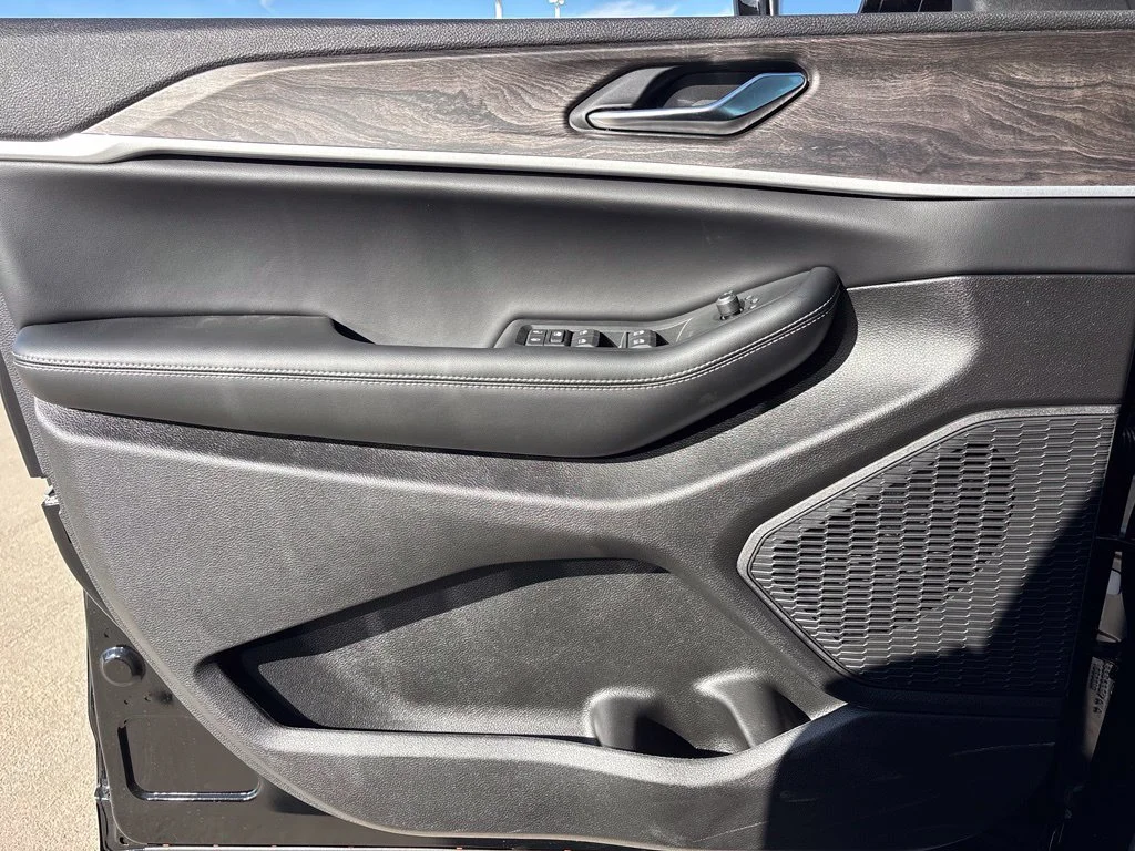 New 2027 Black Jeep Laredo Altitude image 11
