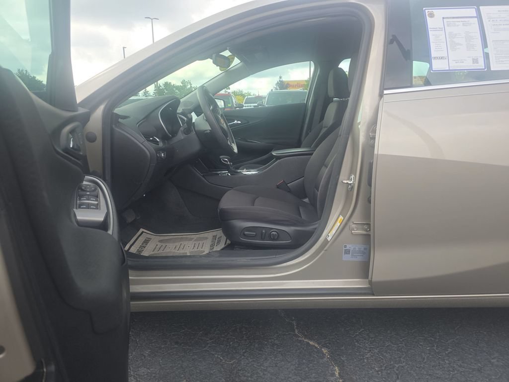 Used 2022 MINERAL GRAY METALLIC Chevrolet LT image 19