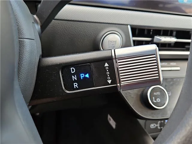 Used 2025 Abyss Black Hyundai SEL Front-Wheel Drive image 17