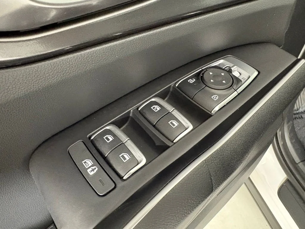 New 2026 Glacial White Pearl Kia LX image 20