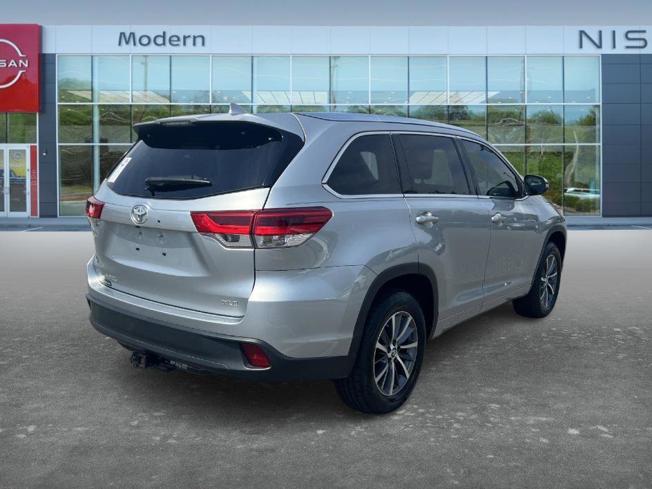 Used 2018 Celestial Silver Metallic Toyota XLE image 5