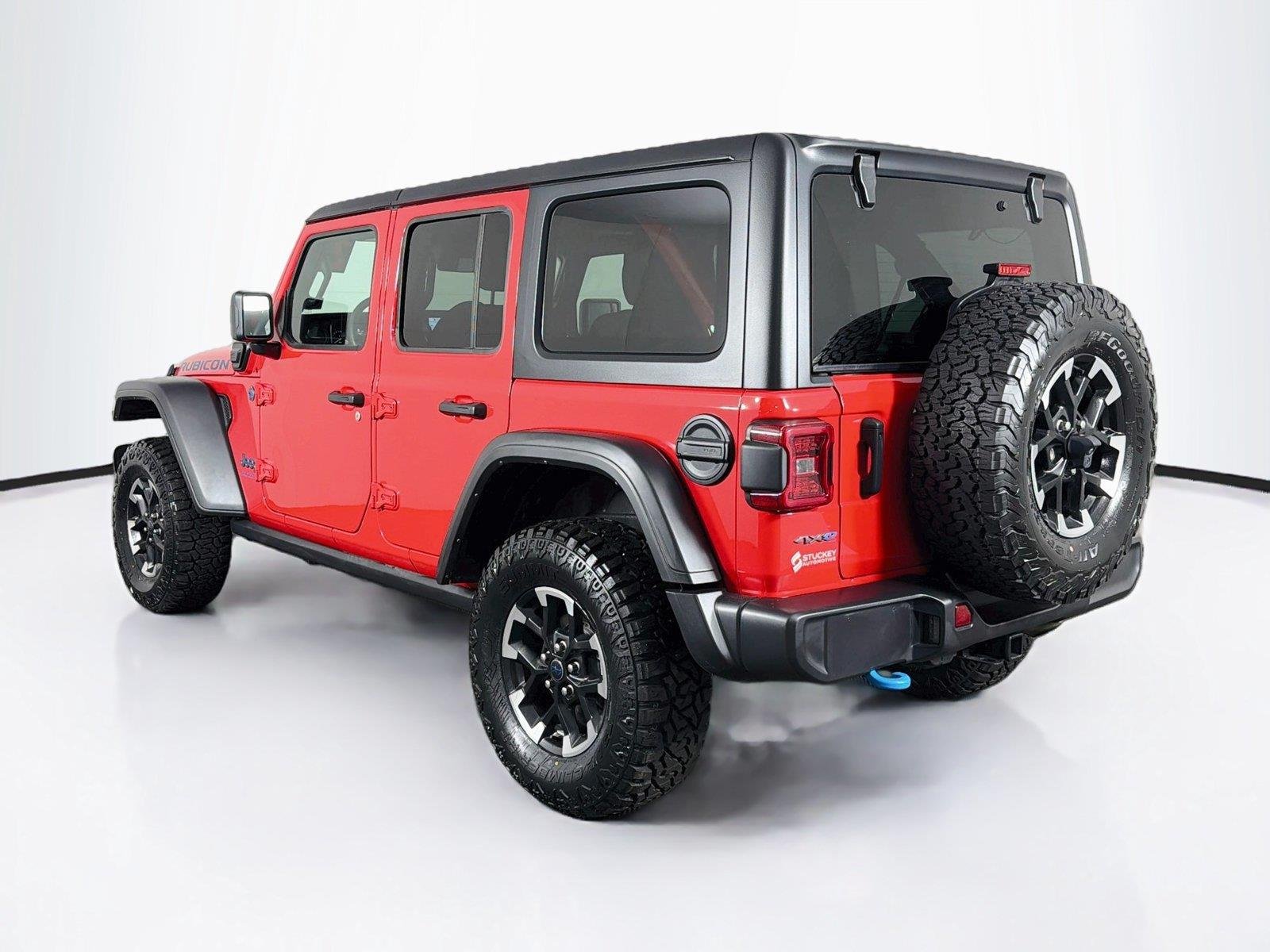 Used 2024 Firecracker Red Clearcoat Jeep Rubicon image 9