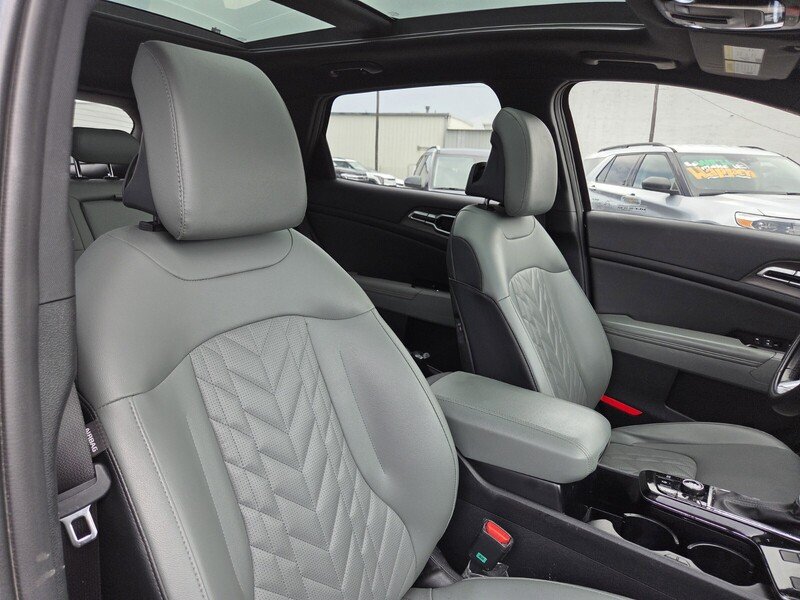 Used 2023 Black Kia X-Line image 28