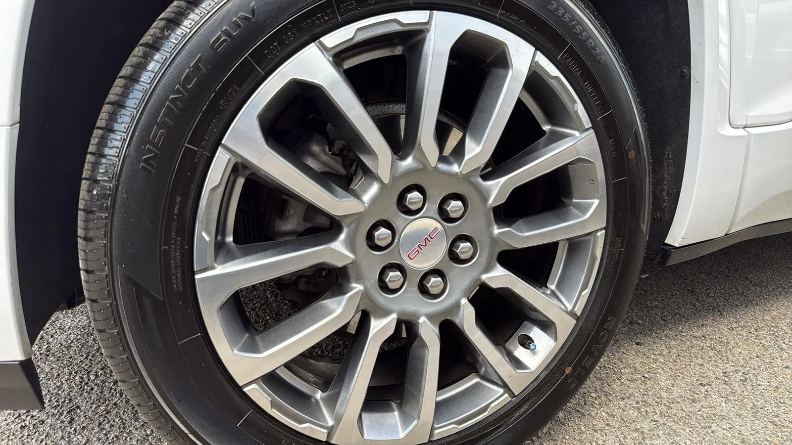 Used 2023 White GMC Denali image 9