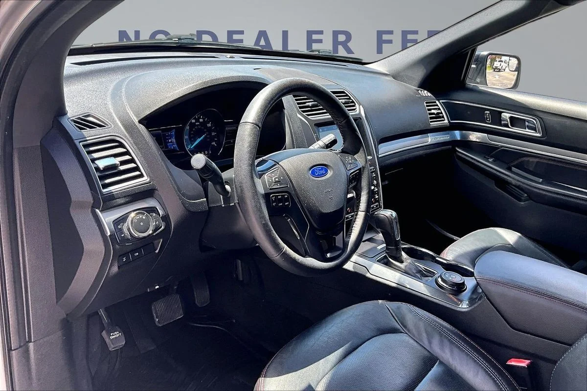 Used 2017  Ford Sport image 17