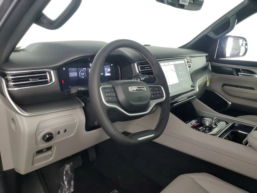 New 2026 Baltic-Gray Metallic Clear-Coat Exterior Paint Jeep Limited Reserve image 11