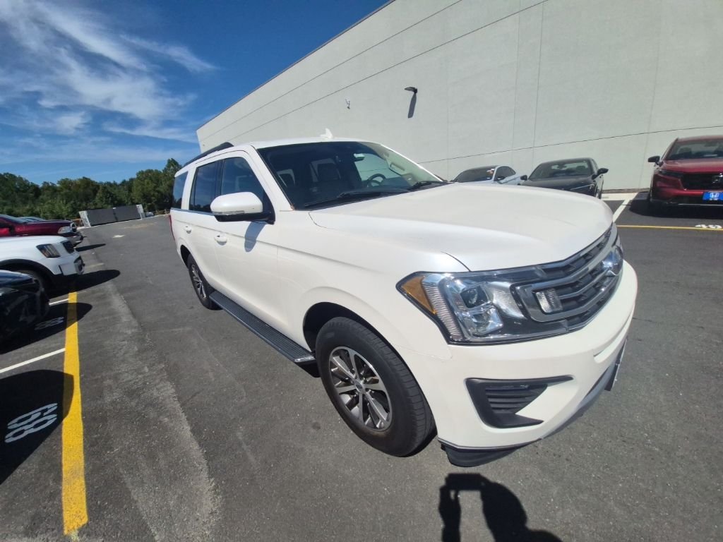 Used 2019 White Platinum Clearcoat Metallic Ford XLT image 3