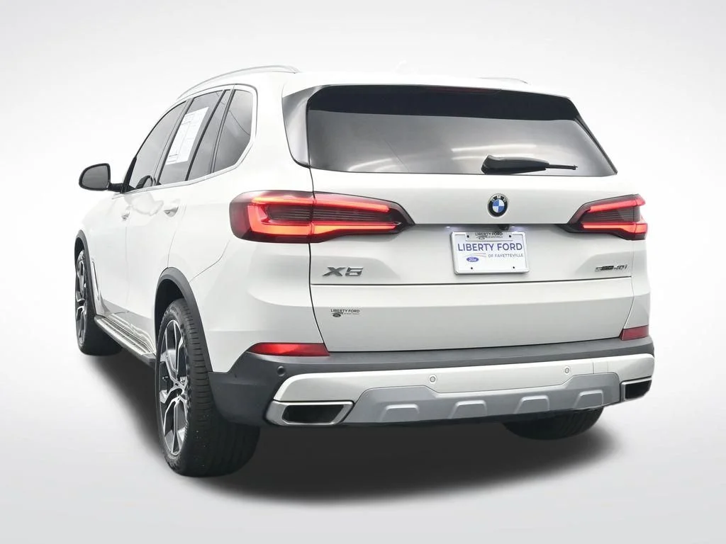 Used 2022 White BMW sDrive40i image 9